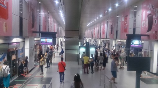 (pic - Story) Singapore - MRT Station