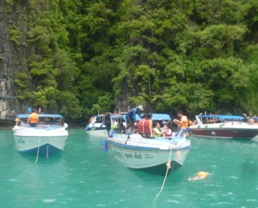 Speed Boat to Phi Phi