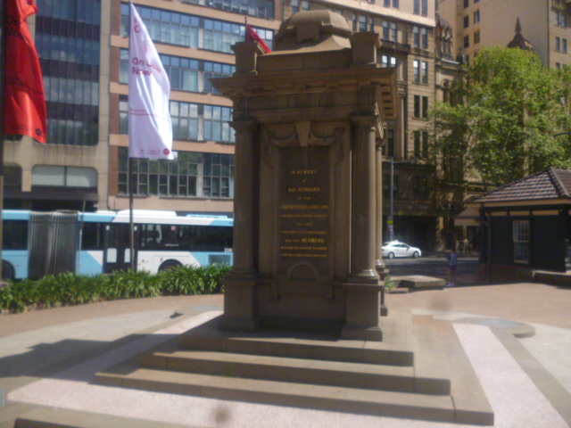 (pic - Story) Hyde Park - IOOF Memorial