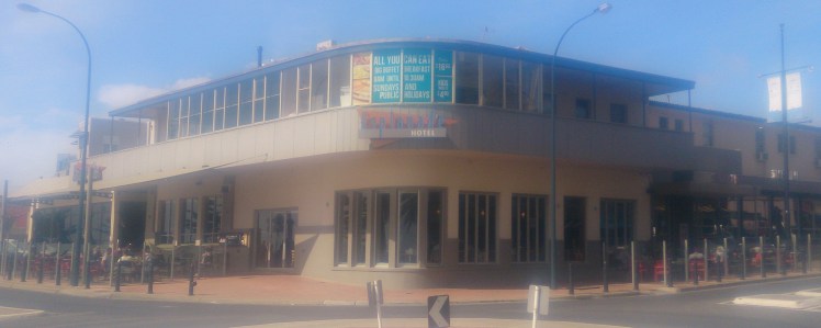 (pic - Story) Brighton SA - Explanade Hotel