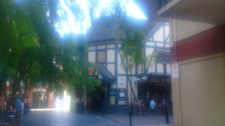 (pic - Story) The Rundles - The Elephant