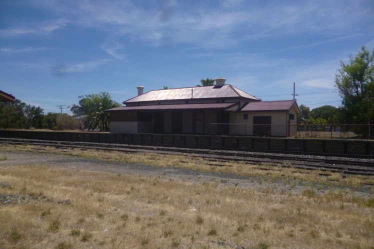 (pic - Story) To Melbs - Kaniva Station