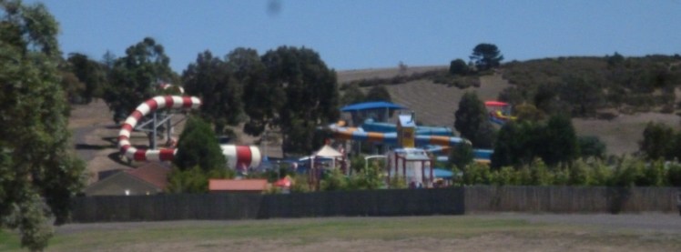 (pic - Story) Whittlesea - Funfields 01