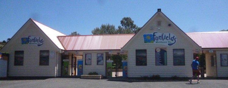 (pic - Story) Whittlesea - Funfields 02