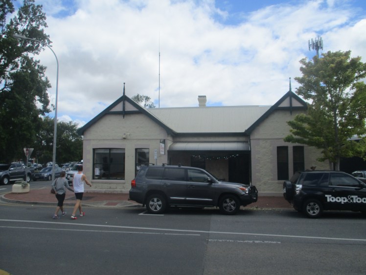 pic-story-victor-times-office