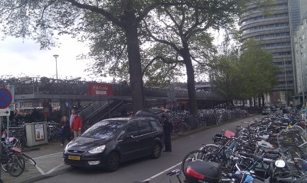 pic-story-amsterdam-lots-of-bikes