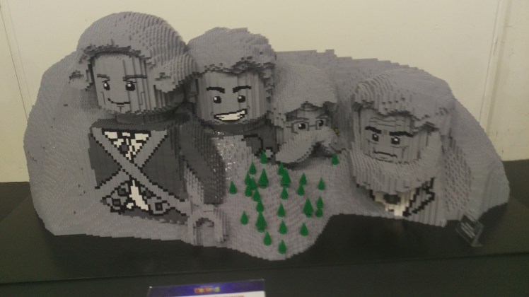 (pic - Story) Lego - Mt Rushmore