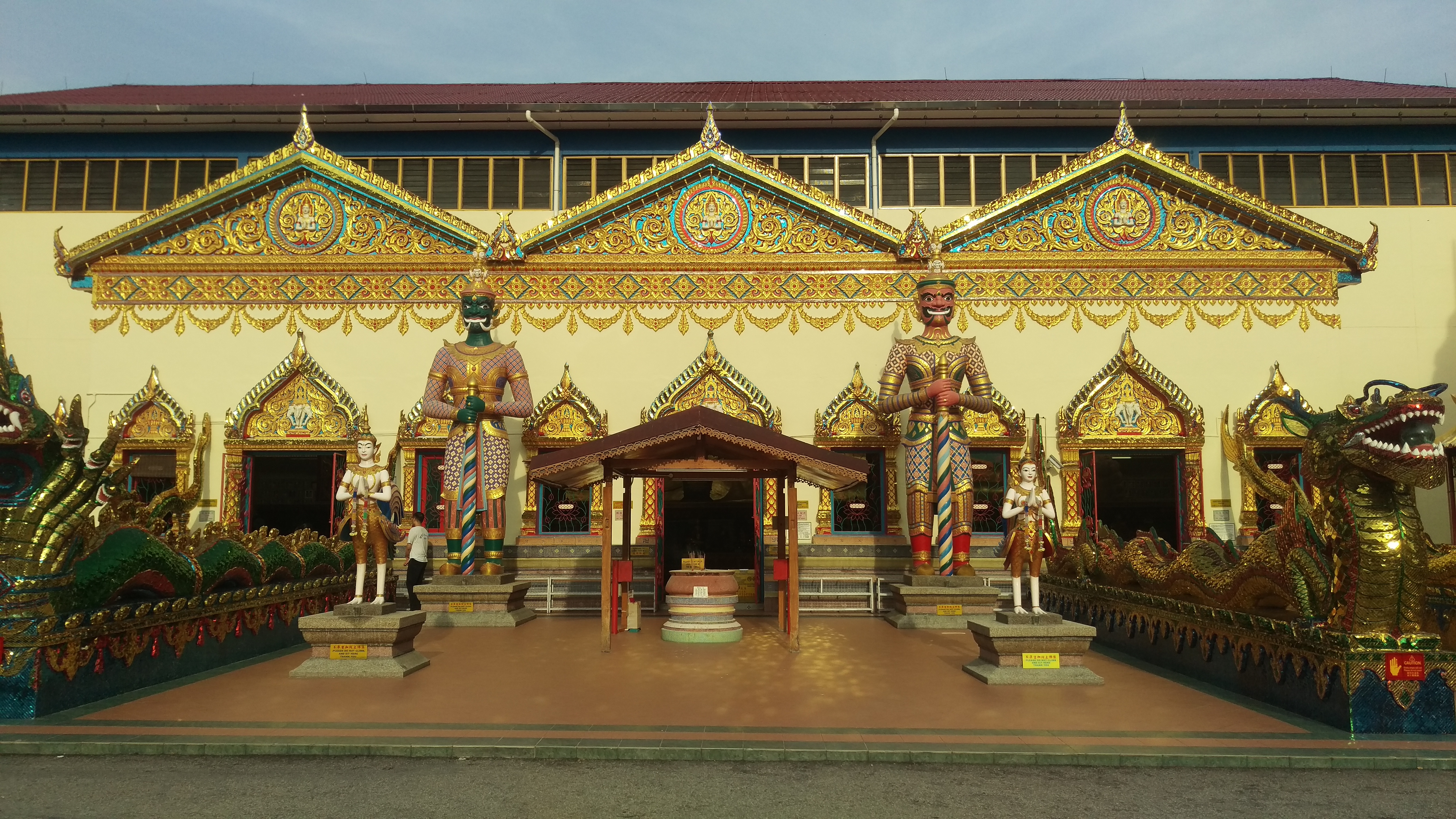 (pic - Story) Penang - Temple Entrance